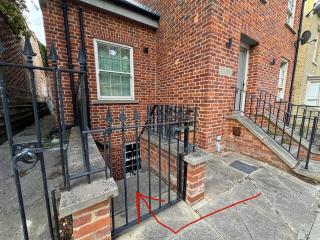 Central Bury Apartment with Private Entrance - Bury Saint Edmunds - 6