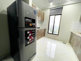 Brand New 1 Bed Hall - Garden &Eiffel View - - Lahore - 8