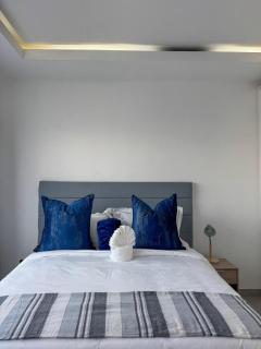 Stylish 3 Bedroom Group Stay - Karibib - 7