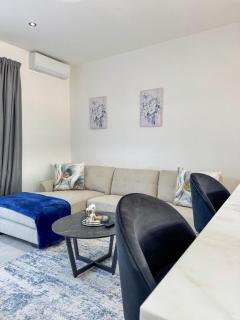 Stylish 3 Bedroom Group Stay - Karibib - 6