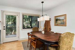 Riverhouse North~Luxury~Creekside~Cabin - 5
