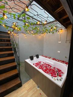 202 Romantic loft with jacuzzi - Medellín - 0