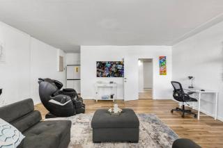 New 4BRM in Miami w POOL Arcade Massage Chair - 4