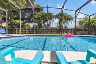 New 4BRM in Miami w POOL Arcade Massage Chair - 0