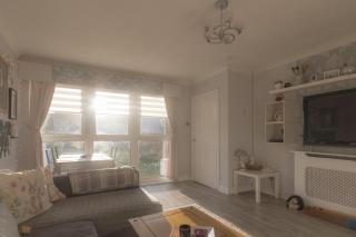 2-Bedroom Home Away From Home in Glasgows' East End with FREE Parking - 9