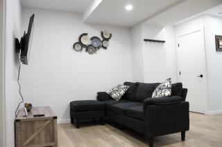 2 Bedrooms 1 bath Private Suite Near Banff - Calgary - 2