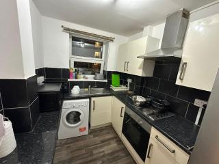 Comfortable Budget Room With Shared Bathroom, City Access, Near Tube & Bus, Steps from London Eye - Londra - 4