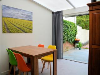 Charming Garden Retreat - 8