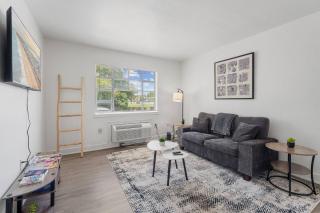 20 Minute Walk to Tiger Stadium / King Bed - 5