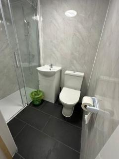 Budget Ensuit Room, Quiet Stay, East London, Fast WiFi, Steps Away From London Eye, Near Metro - 3