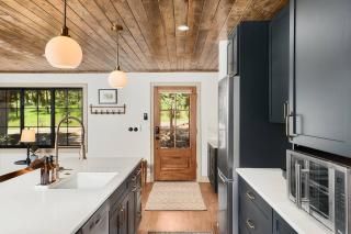 RiverHouse South with Sauna, Hot Tub, Fireplace - 4