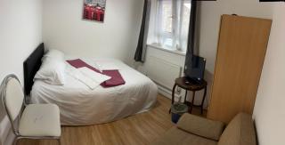 Stylish Room With Shared Bathroom, London Stay, 3 Min to Tube, East London - London - 8