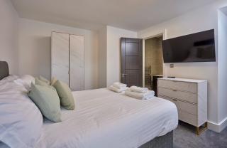 The Ashcroft Studios & Apartments with Free Parking - 7