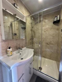 Manchester City Flat with Free Secure Parking - 5