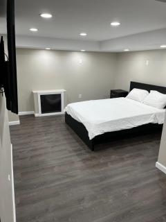Cozy Modern Condo - East Orange - 9