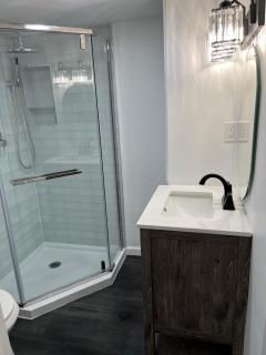 Cozy Modern Condo - East Orange - 7