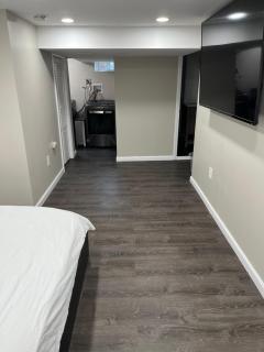 Cozy Modern Condo - East Orange - 8