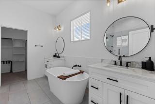 Belle Une of the Bayou - Family-Friendly 4BR, Downtown Area & Sleeps 10 - Houston - 6