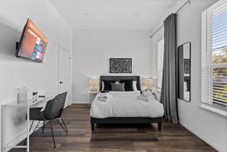 Belle Une of the Bayou - Family-Friendly 4BR, Downtown Area & Sleeps 10 - Houston - 2