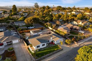 Coastal Gem Near Pismo Beach w Hot Tub Firepit Outdoor Dining Newport Oasis by AvantStay - Arroyo Grande - 5