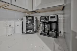 Luxe Loft with Speakeasy Parking and 2 Mi to Broadway - 5