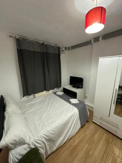 Comfortable 4BR 3BA Full Flat Near Tube, Tower Hamlets - 8