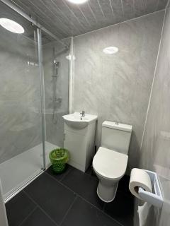 Comfortable 4BR 3BA Full Flat Near Tube, Tower Hamlets - Londra - 7