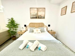 Designer and Quiet Studio 5 min to Maria Zambrano Station and 15 min walk to Beach - 8