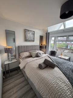 Stunning 1 BR Studio - NEC, BHX, HS2, JLR - Free Netflix - Marston Green - 0