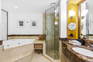Spa Suite at Legends Surfers Paradise - Q Stay - 5