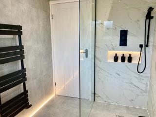 Stylish Group Stay, Sleeps 12, Free Parking, by Manchester Piccadilly - 3