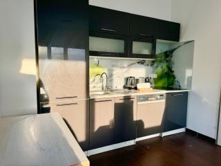 4 Bedroom Apartment with Balcony, AC & Free Parking - 6
