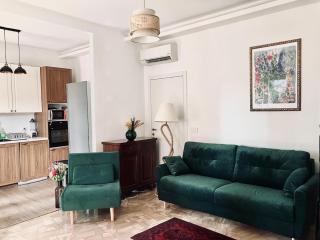 Charming deluxe king studio with balcony - 4