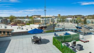 Luxury Condo Near Campus - 7