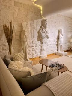 Luxury Cairo Pharaohs 3BR Apartment - 0