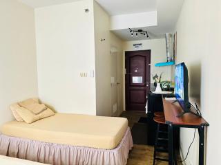 SplashNStay - Puting Kahoy - 1