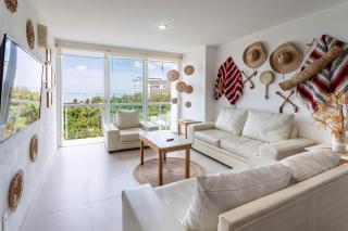 Beachfront Condo AC Pool WiFi Laundry - Cancún - 0
