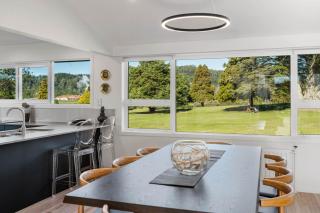 Above Par Golf Course Villa with Hot Tub 4bd3bth - Rotorua - 1