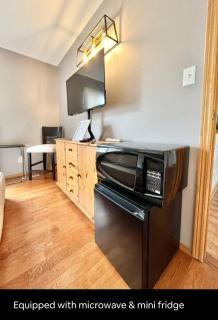 Peg City Queen Guest Suite & Ensuite Bath With Parking - 5