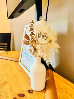 Peg City Queen Guest Suite & Ensuite Bath With Parking - 2