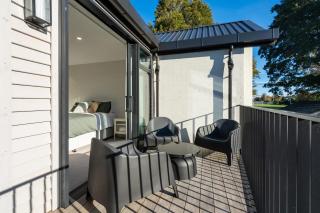Modern living at its finest - Dunedin - 7
