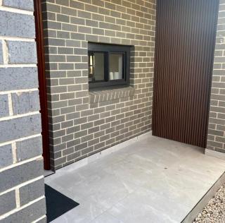 Stylish 2-Bed Granny Flat Near Station - 9