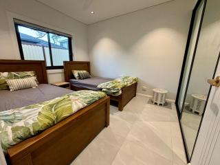 Stylish 2-Bed Granny Flat Near Station - 5