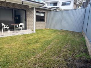 Stylish 2-Bed Granny Flat Near Station - 3