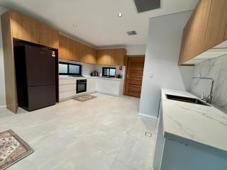 Stylish 2-Bed Granny Flat Near Station - 1