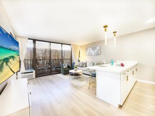 Renovated Waikiki Suite, Walk to Beach and Parking - 4