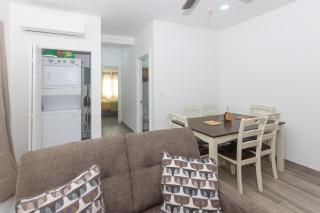Snowbird Family Friendly Ready Stay in West End - 5