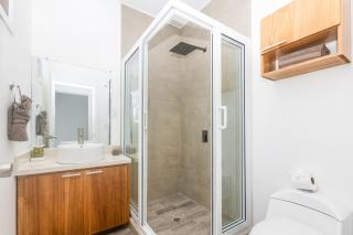 Snowbird Family Friendly Ready Stay in West End - 1