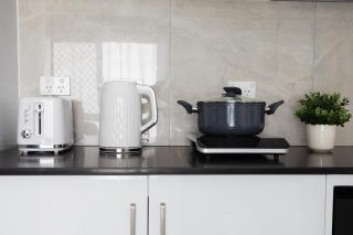 Cozy Studio Getaway in Oxley with Free Parking - 1