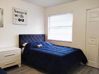 Family Townhouse with Waterpark - Minutes from Disney - 5